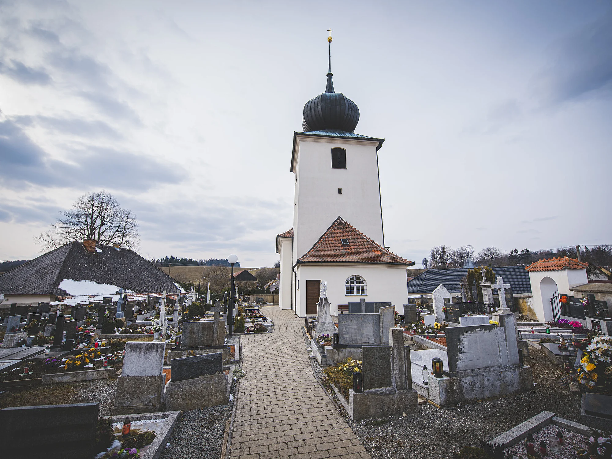 Kostel svaté Maří Magdalény a hřbitov (2021)