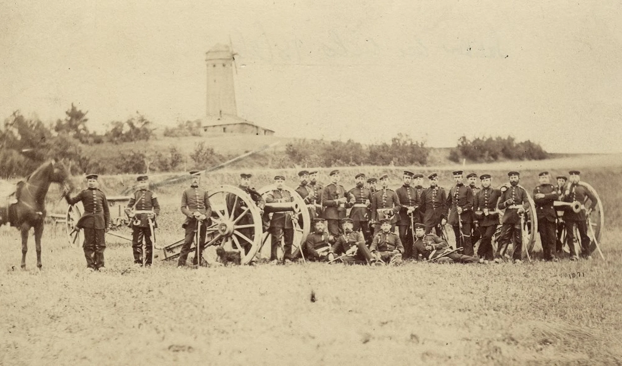 Povětrník s vojáky Historická fotografie Povětrníku s vojáky